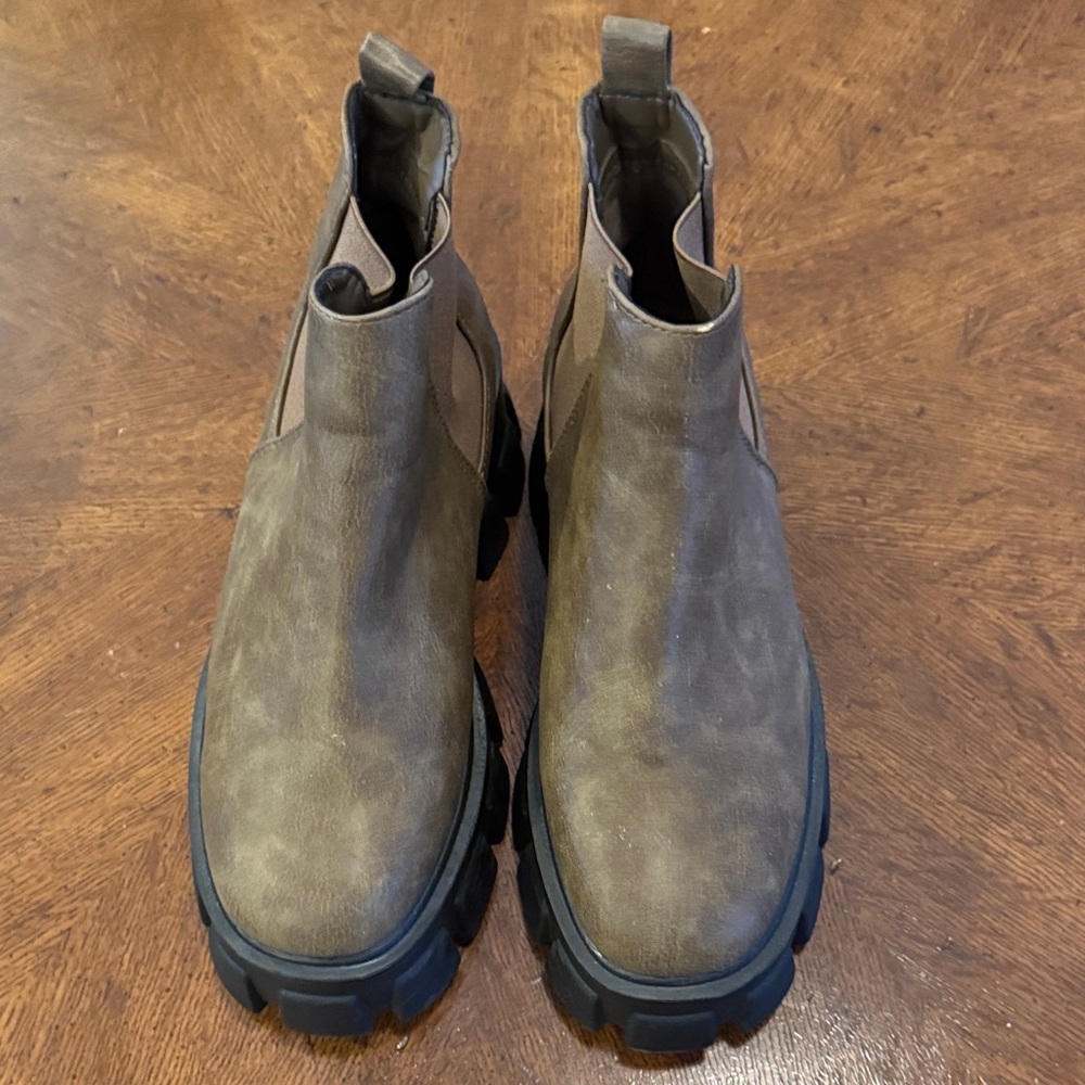 Tinstree size 7.5 Brown Chelsea Boots